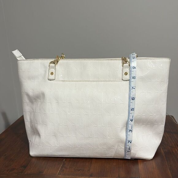 Michael Kors Jet Set Chain Tote - Picture 7 of 16